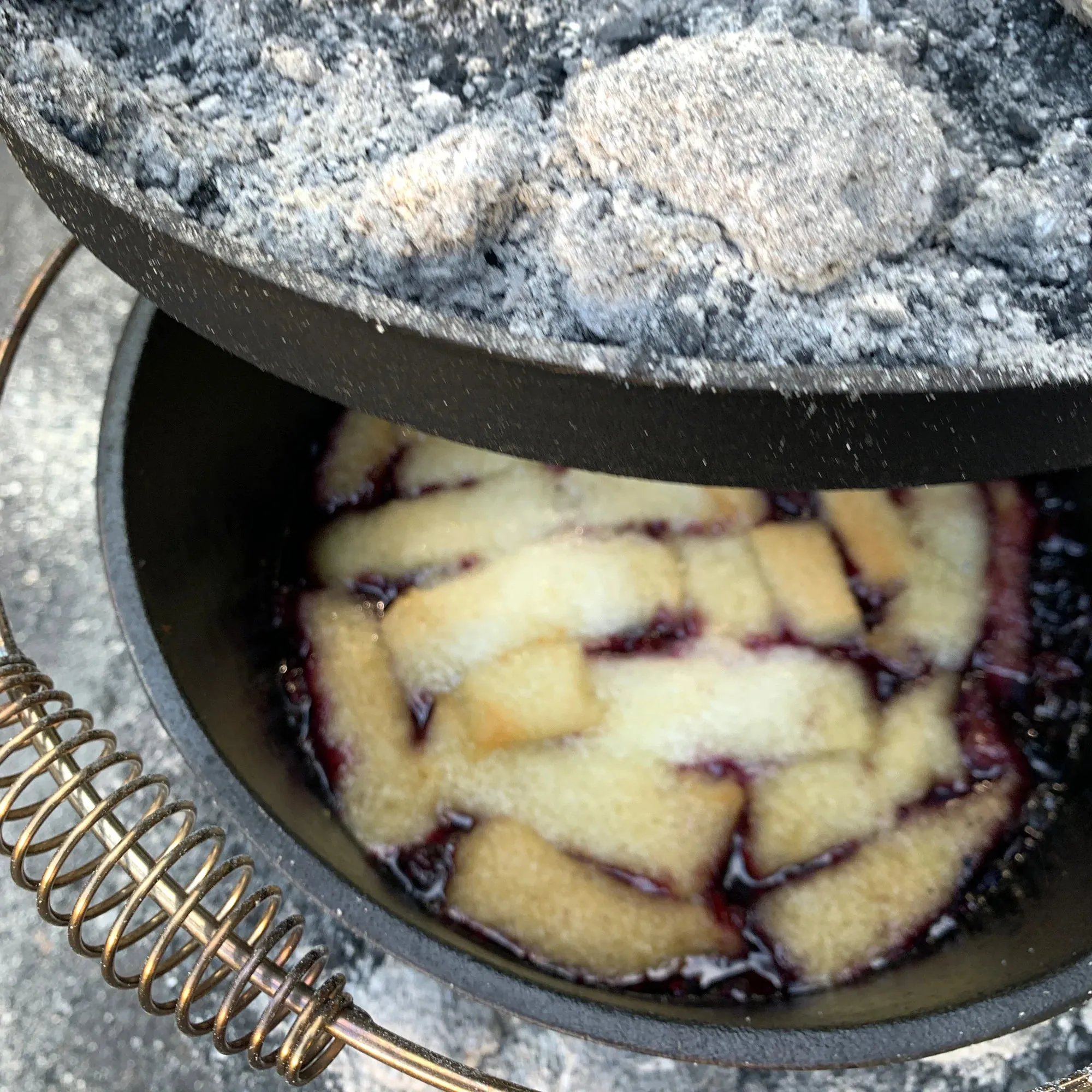 8-Qt Cast Iron Camp Dutch Oven with Feet