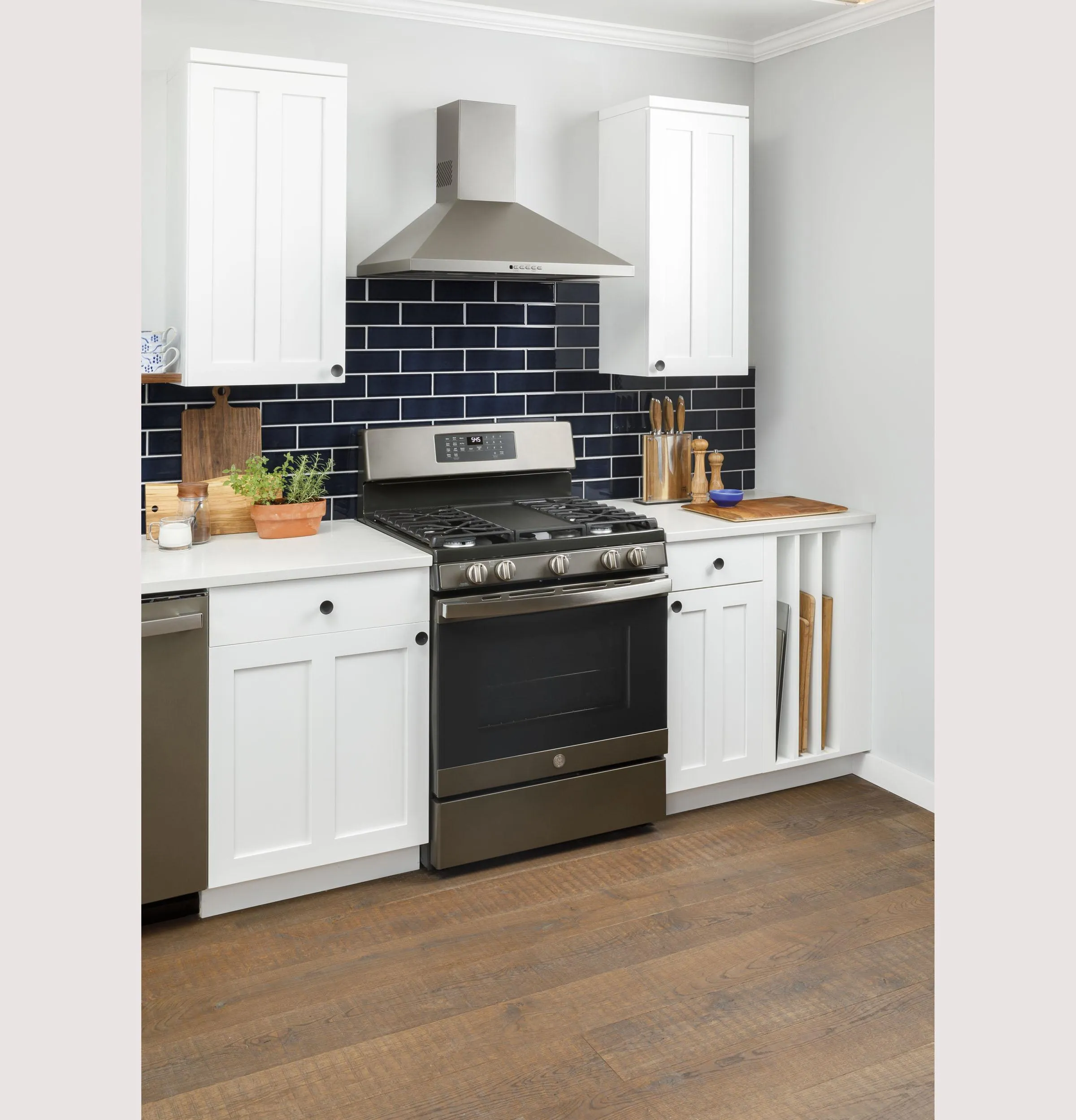 GE® 30" Free-Standing Gas Convection Range with No Preheat Air Fry