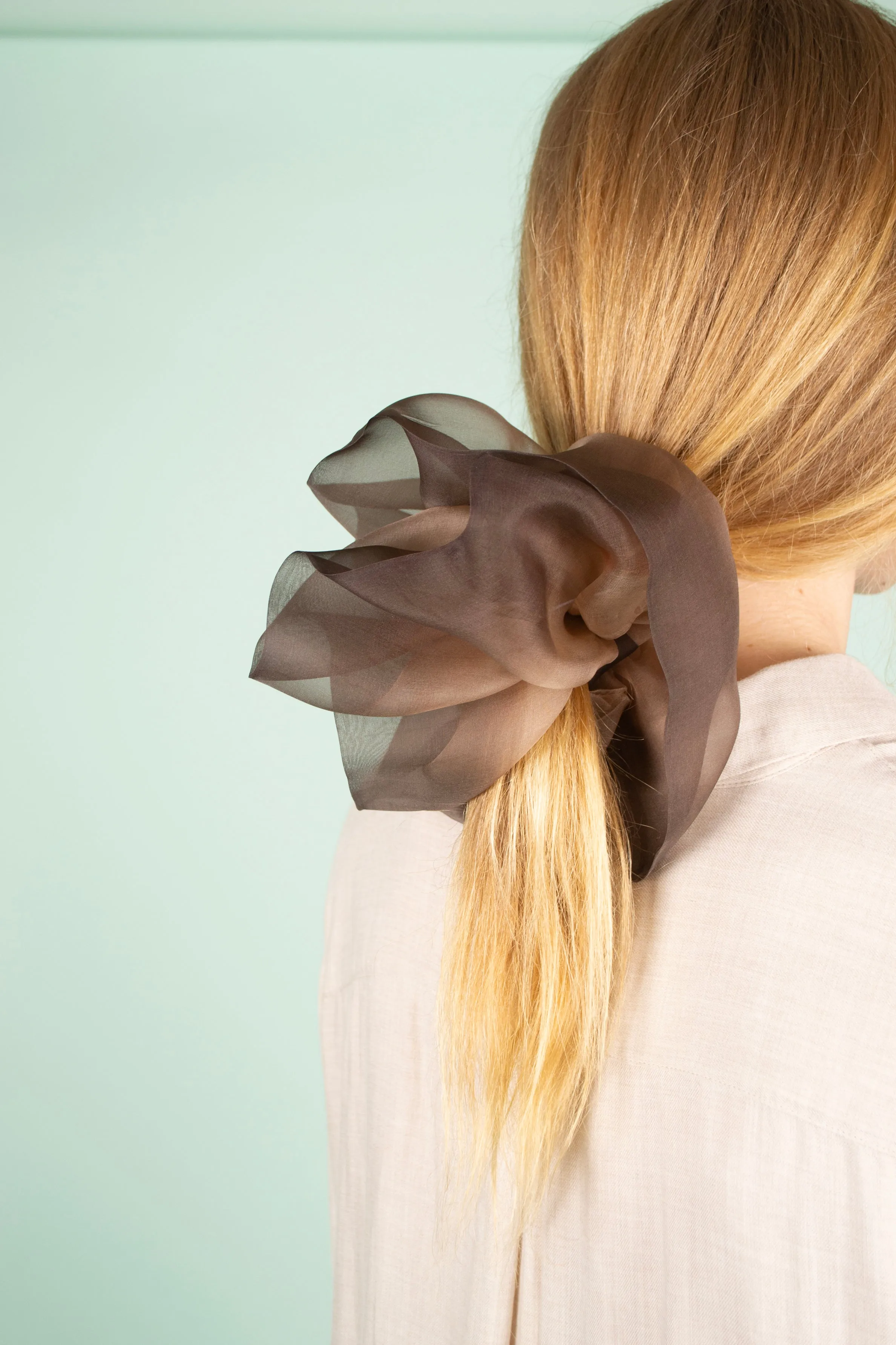 Giga Scrunchie In Beige Taupe Duo