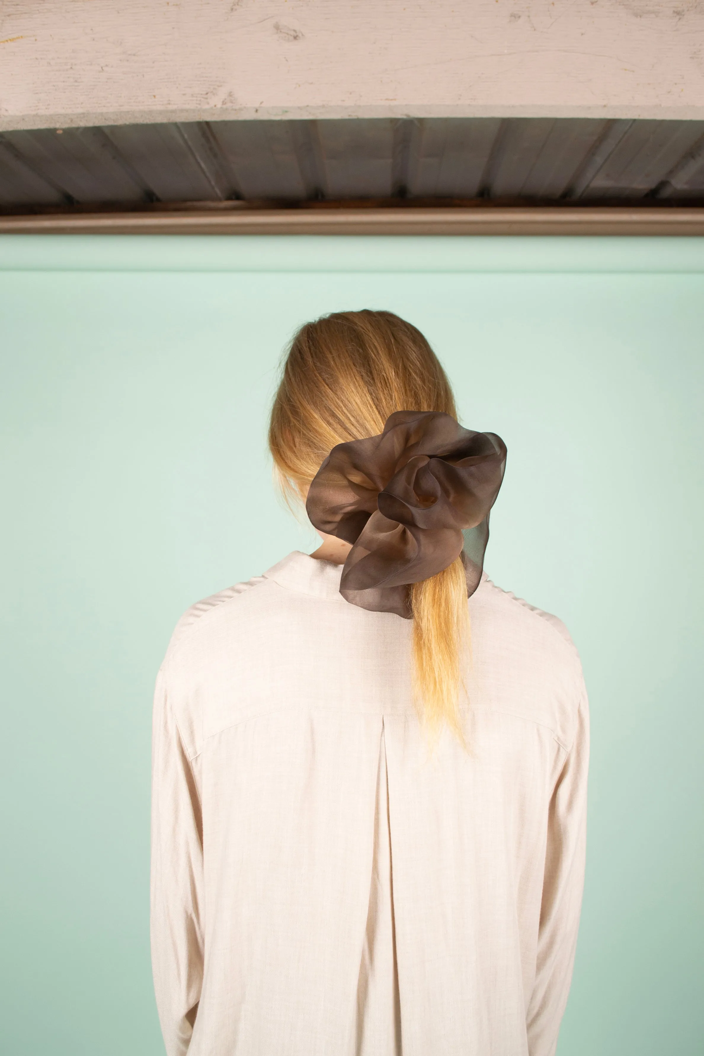 Giga Scrunchie In Beige Taupe Duo