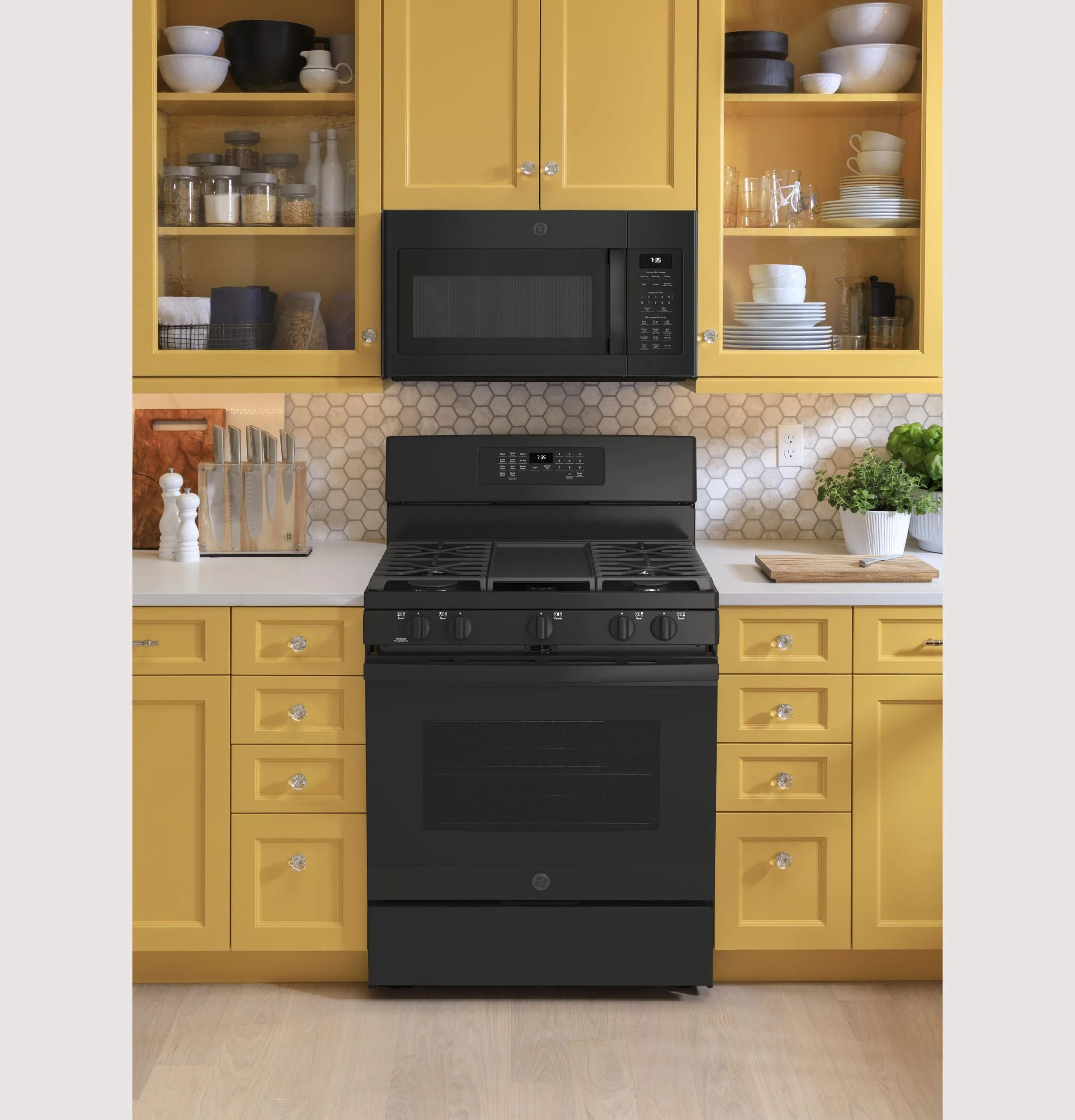 JGB735DPBB GE® 30" Free-Standing Gas Convection Range with No Preheat Air Fry