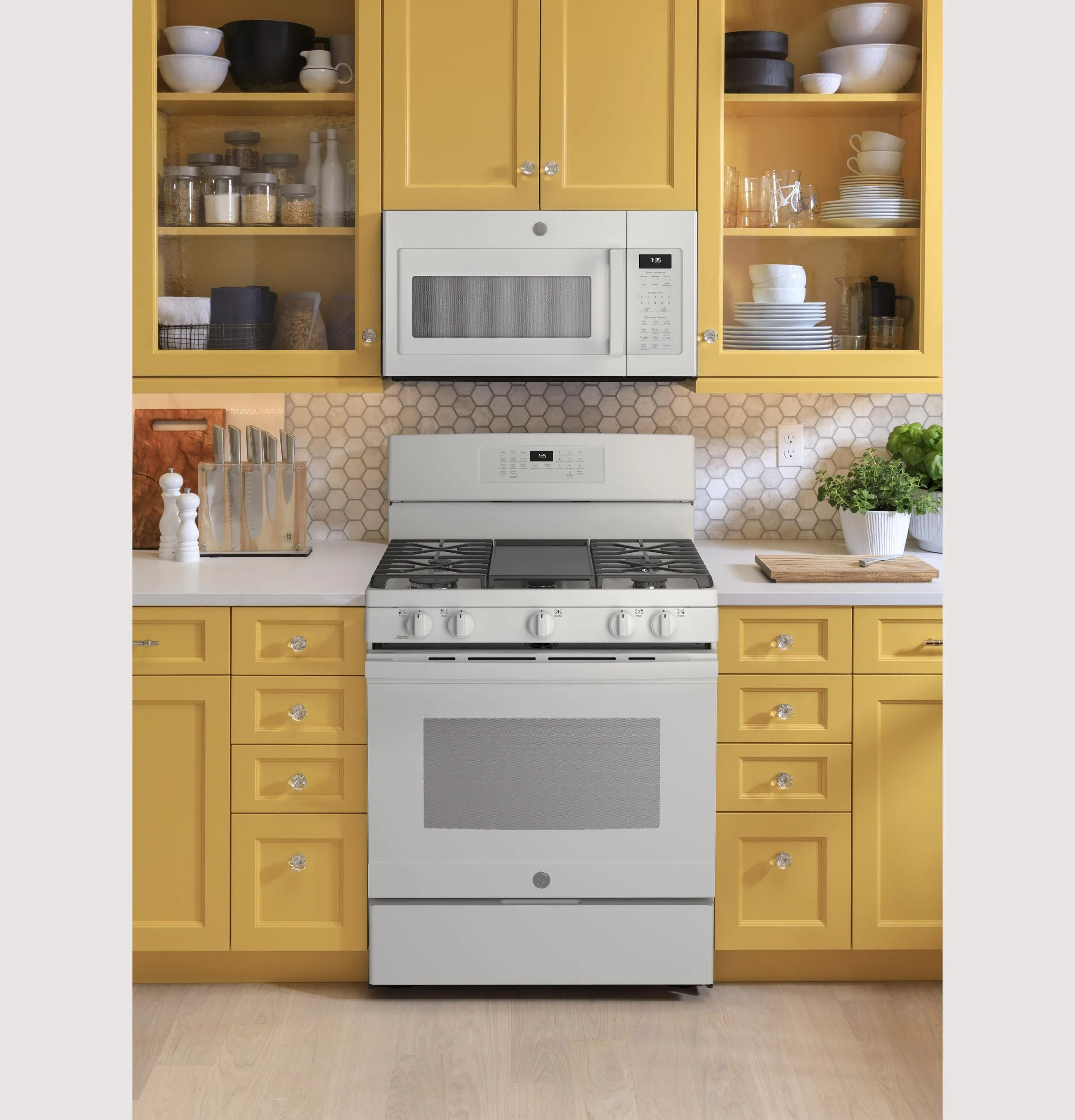 JGB735DPWW GE® 30" Free-Standing Gas Convection Range with No Preheat Air Fry