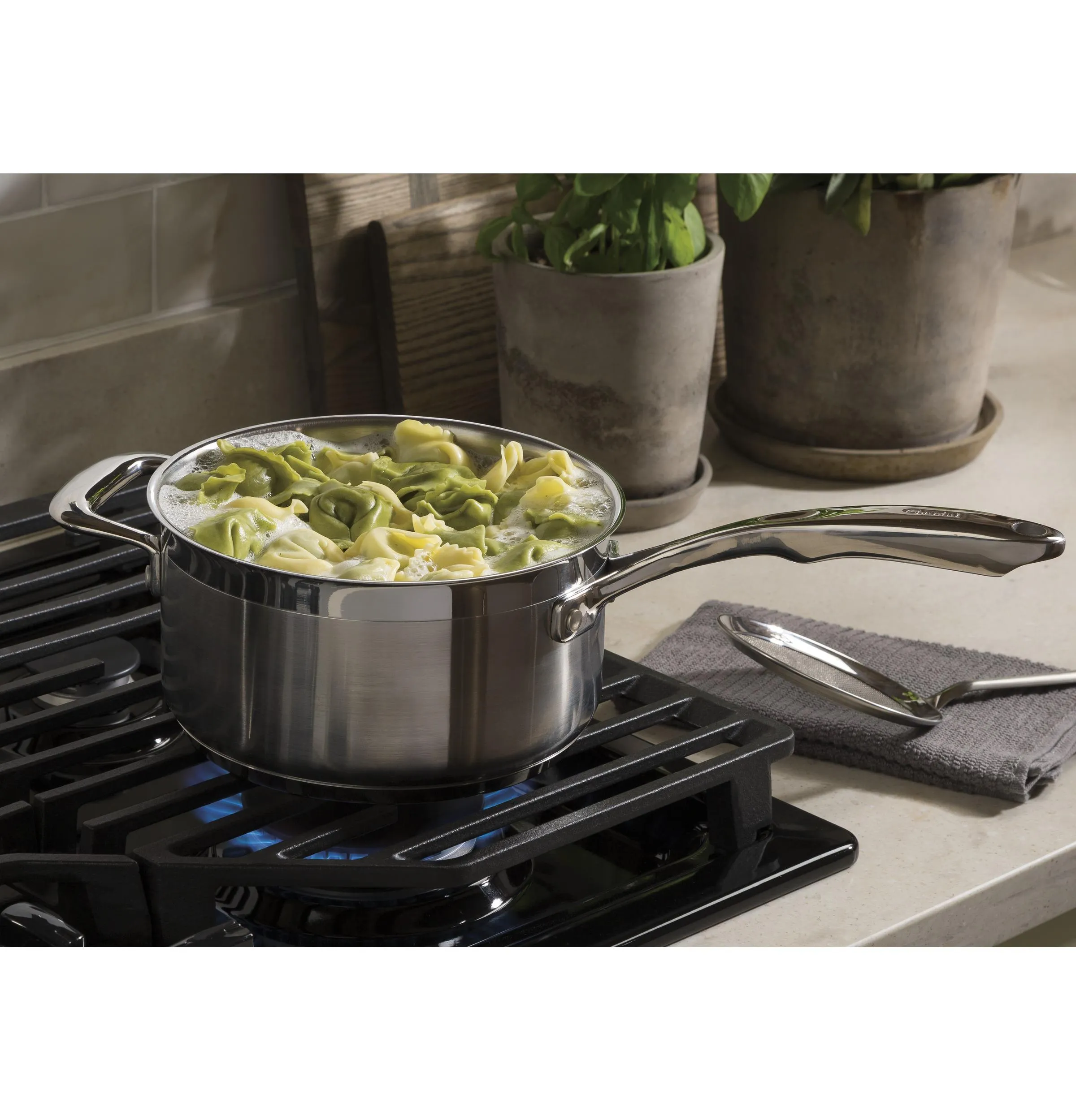 JGP5036DLBB GE® 36" Built-In Gas Cooktop with 5 Burners and Dishwasher Safe Grates