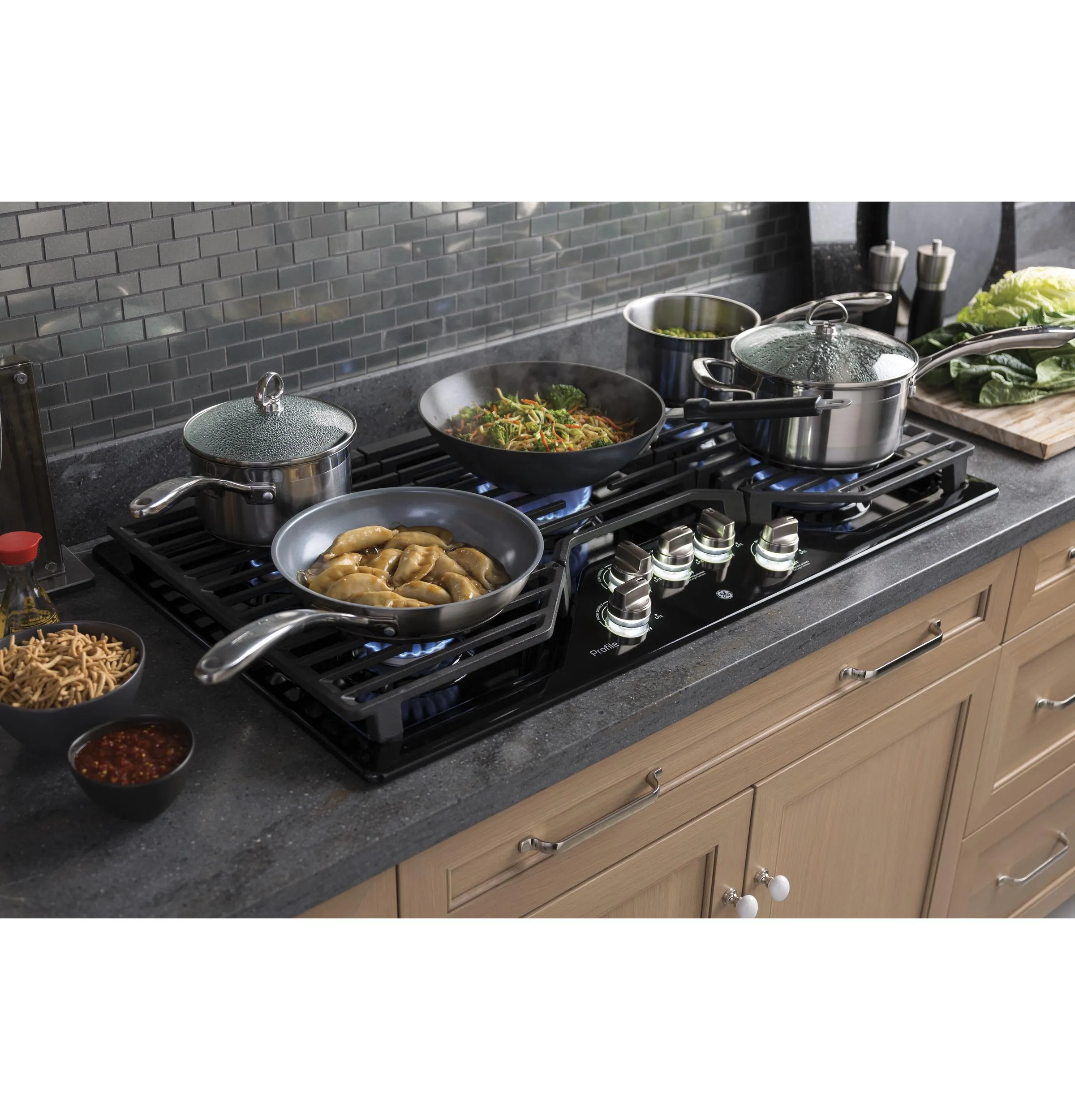 PGP7036DLBB GE Profile™ 36" Built-In Gas Cooktop